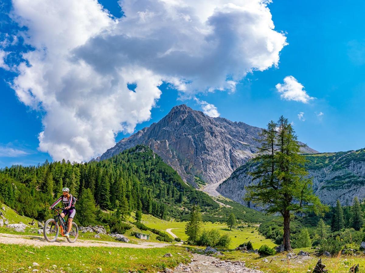 Schloss Elmau Luxury Spa Retreat & Cultural Hideaway Extérieur photo